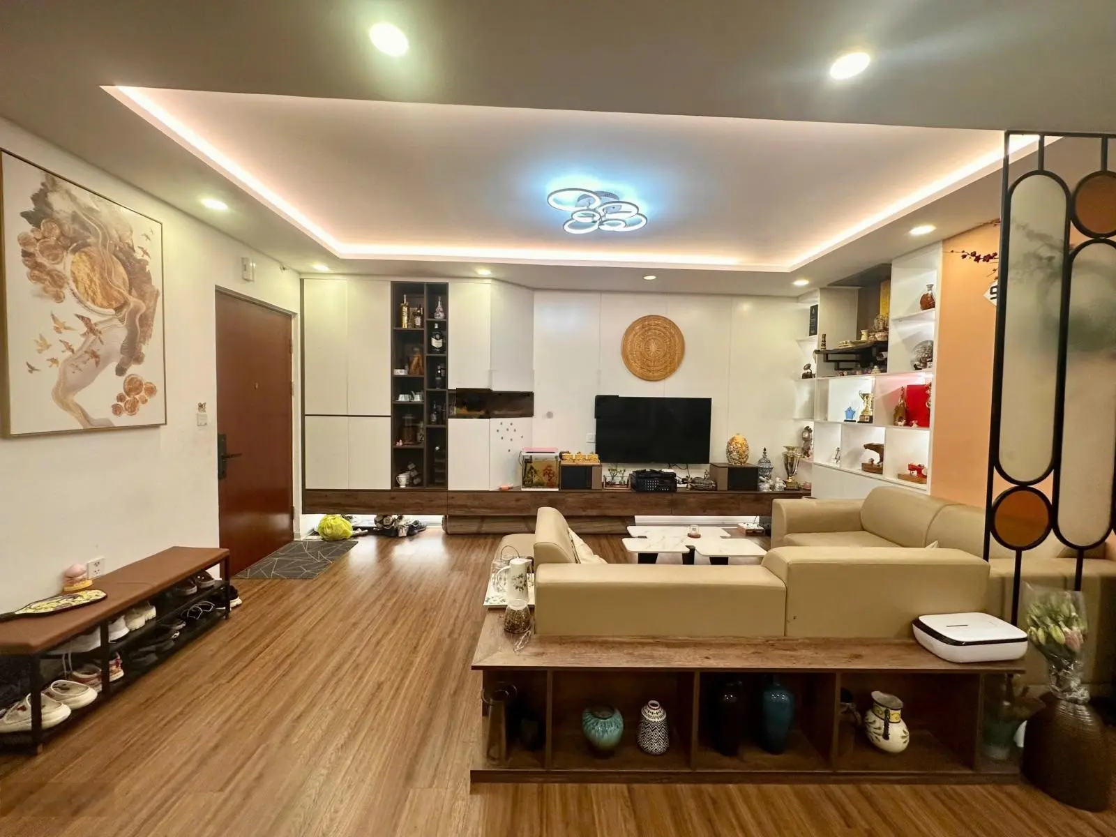 Bán gấp căn hộ 2PN 73m2 full đồ để ở, giá 3,55 tỷ Liên hệ: 0352051199