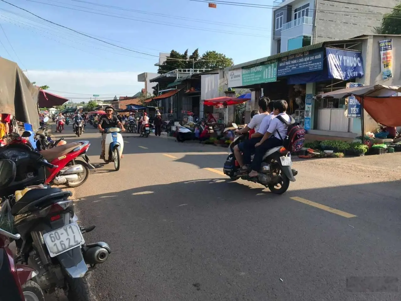 Bán nhà cấp 4 đường Nguyễn Thị Sáu, Hóc Môn; 150m2; giá 1tỷ6 có TL, vị trí đắt địa, nhiều tiện ích