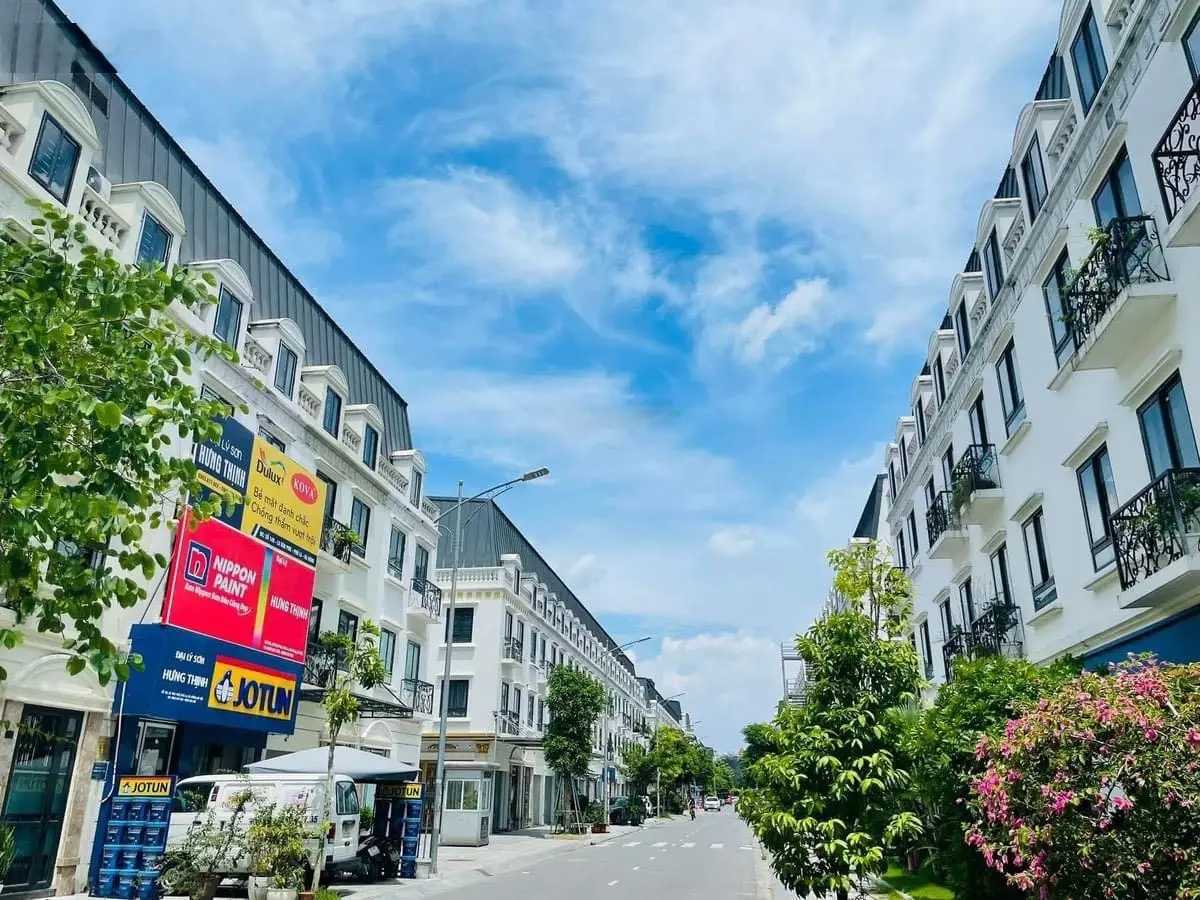 Chính chủ bán liền kề La Casta S 73m2, hoàn thiện đẹp, nhà ngay sau tháp đồng hồ giá 16,x tỷ
