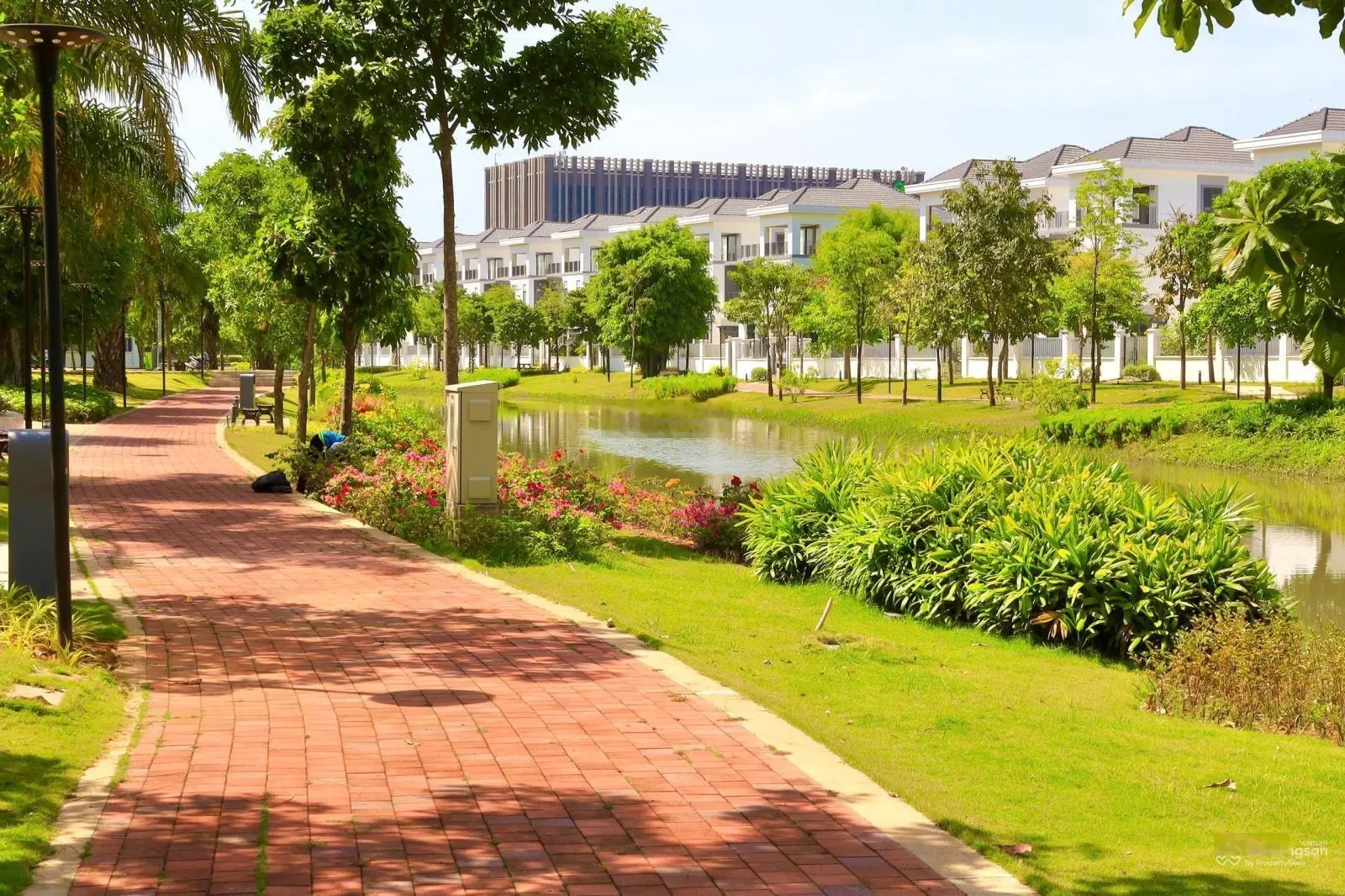 Chủ kẹt tiền cần bán gấp căn BTDL 300m² nhà sẵn giá chỉ 14,6 tỷ bao hết chi phí sang tên.