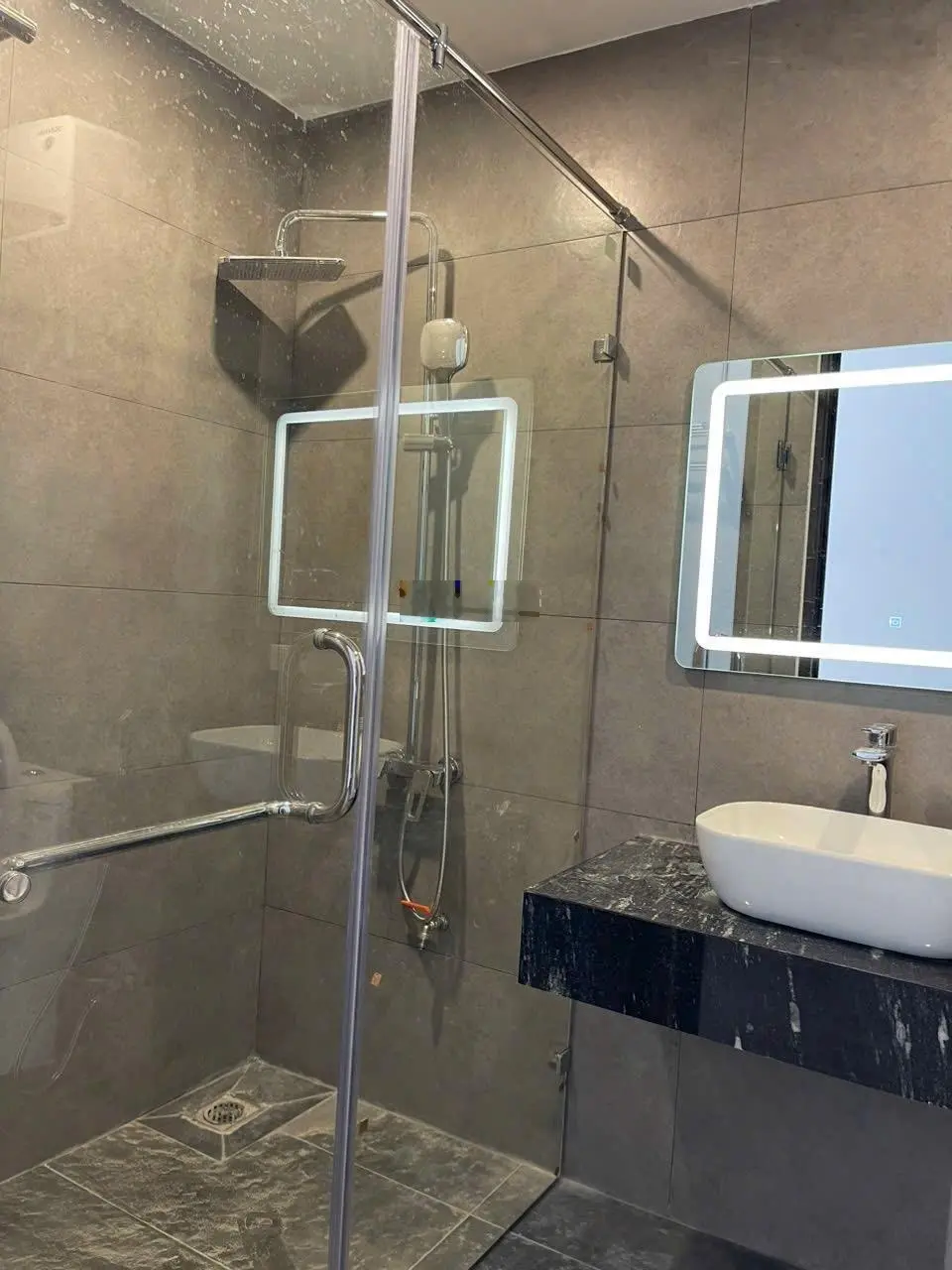 Bán nhà Sài Đồng 35mx5 tầng dân xây chắc chắn,gần chợ,trường học các cấp,gần oto