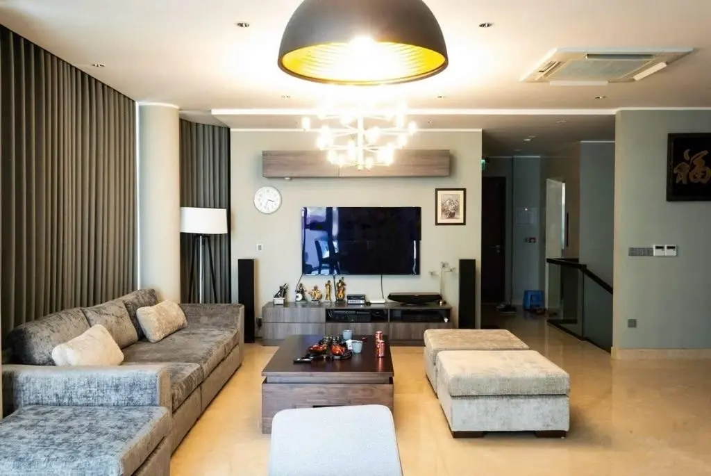 Bán Tòa Kinh Doanh Mặt Phố - Lạc Long Quân - 115m2 x 8T - MT 9.5 - Vỉa hè 5m - Hướng TB