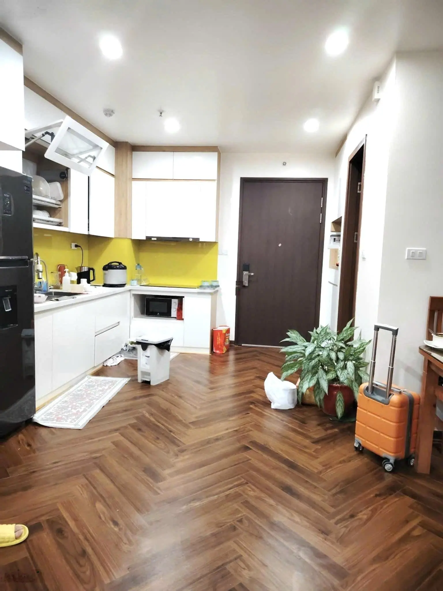 Chính chủ bán căn 69,9m2 ban công hướng đông 2PN, 2VS toà T3 Thăng Long Capital, sẵn sổ, full đồ