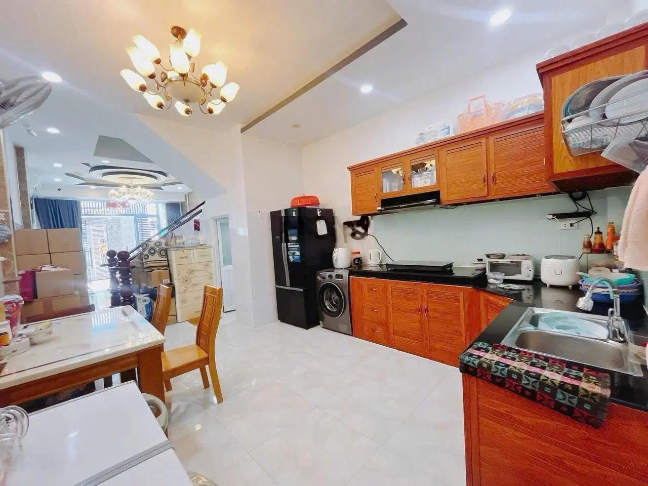 Bán gấp nhà 1trệt 2 lầu diện tích 60m2 nằm phía sao UBND Phường 9. LH 0344449446