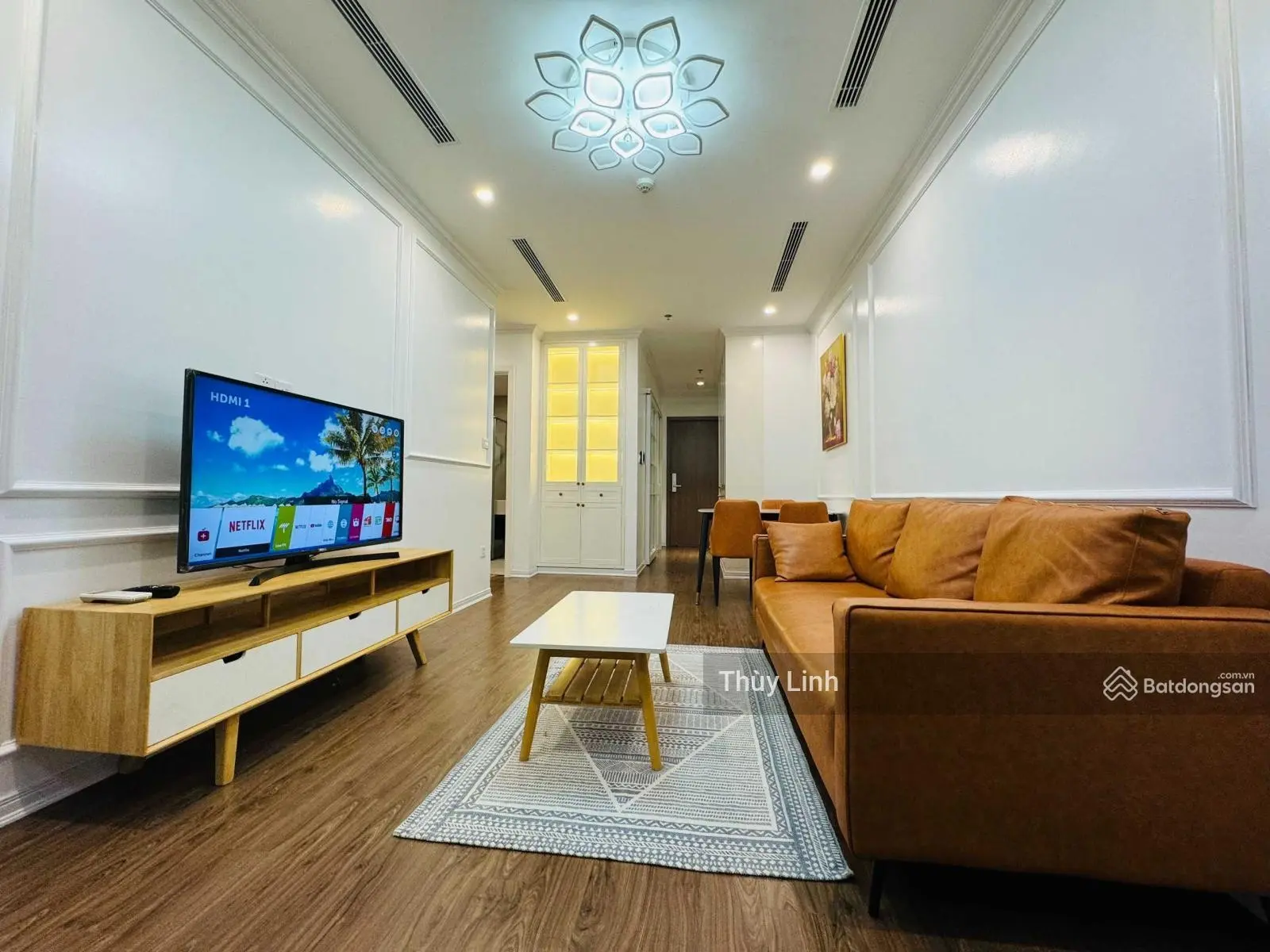 Bán căn hộ 2 phòng ngủ view hồ Vinhomes Skylake (S2.01), DT 71m2 thông thủy, sẵn nội thất