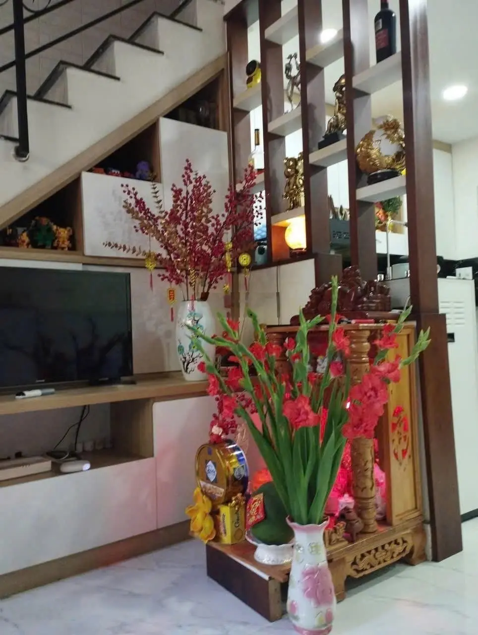 Bán nhà gác lửng (DT: 54m2) sổ riêng thổ cư 100% ngay UBND P. Tân Vạn. Giá chỉ 1,550 tỷ