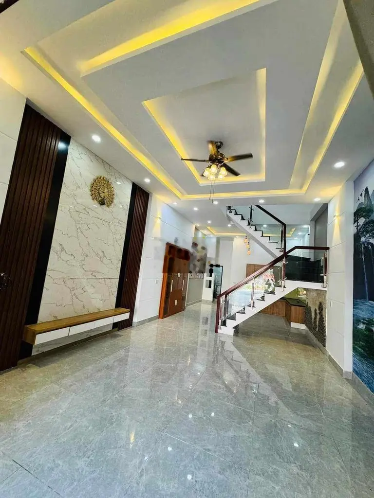 Kẹt tiền quyết định bán lô căn nhà 1 lầu 1 trệt mặt tiền , gần chợ