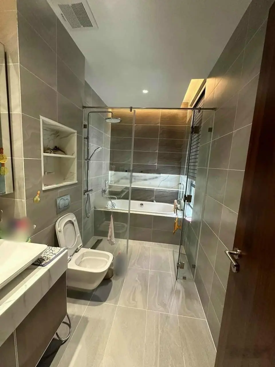Xuất cảnh bán gấp biệt thự MT khu Tên Lửa, 270m2, có hồ bơi, NT 5 sao, 25.8 tỷ. 0914 994 *** Hậu