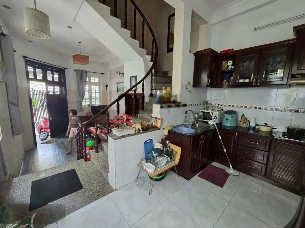 Nhà đẹp ở ngay, căn góc 2 mặt tiền đường số Tân Quy, 70m2, SHR, HCĐ, chỉ 10.2 tỷ.