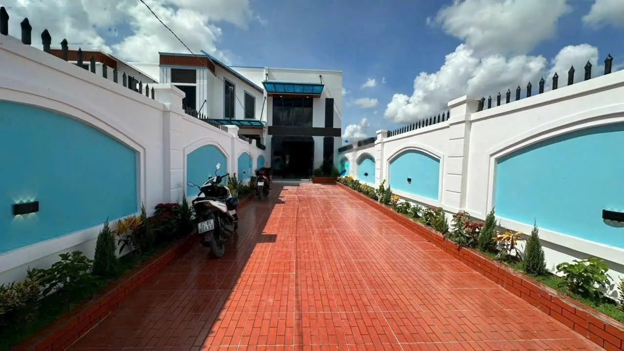 BIỆT THỰ SÂN VƯỜN 222M2 CÁCH CHỢ BÌNH CHÁNH 5KM