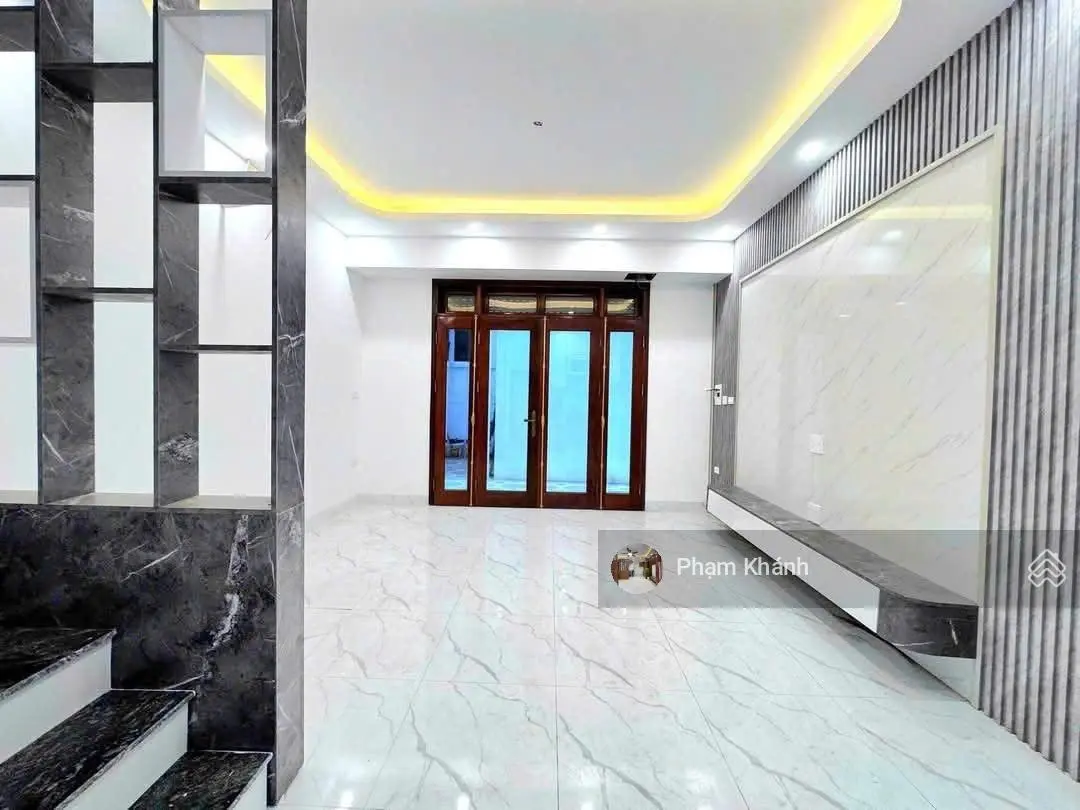 Siêu hiếm 3,7 tỷ có nhà la phù 37m 5 tầng ô tô đỗ cách nhà 50m