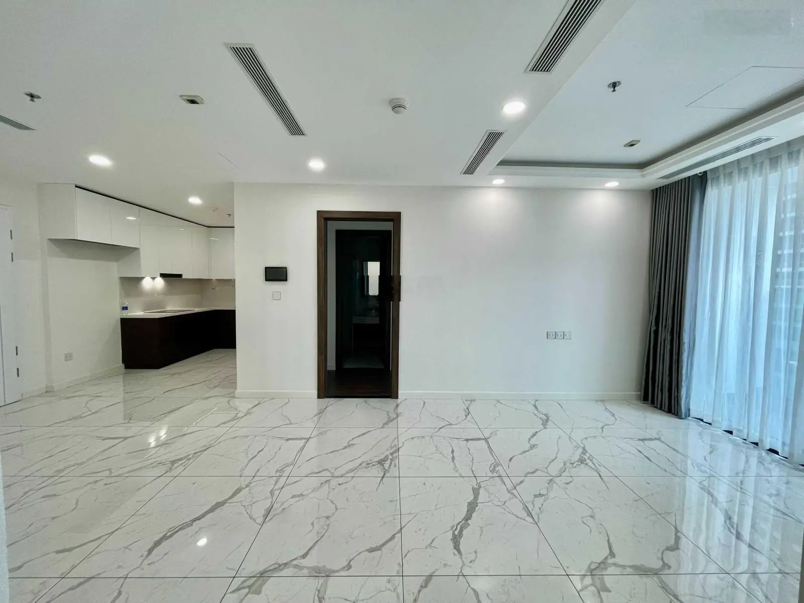 Bán gấp giá lỗ căn 3 phòng ngủ 3WC Sunshine Sky City. Giá: 5.3 tỷ. Nội thất chủ đầu tư mới 100%