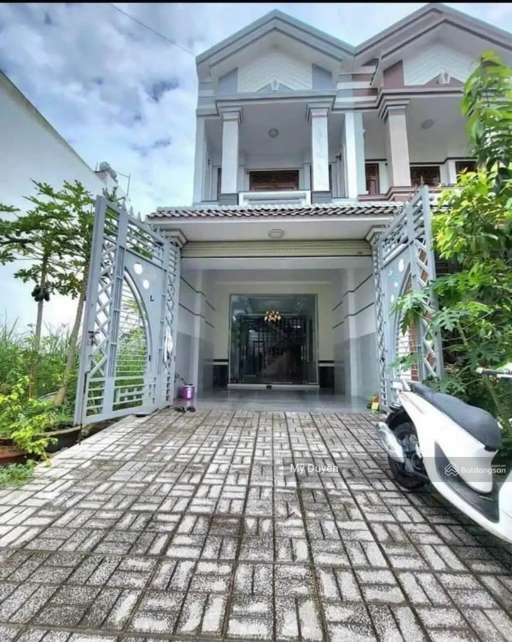 Chính chủ cần ra gấp căn nhà 65m2, 1t 1l, đang cho thuê 10tr/ tháng, sổ sẵn, hẻm xe hơi, bớt lộc