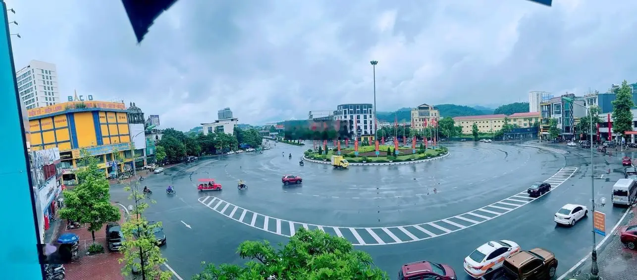 Bán lô đất rộng thích hợp kinh doanh nhà hàng khách sạn giữa trung tâm ngã 6 Kim Tân Lào Cai