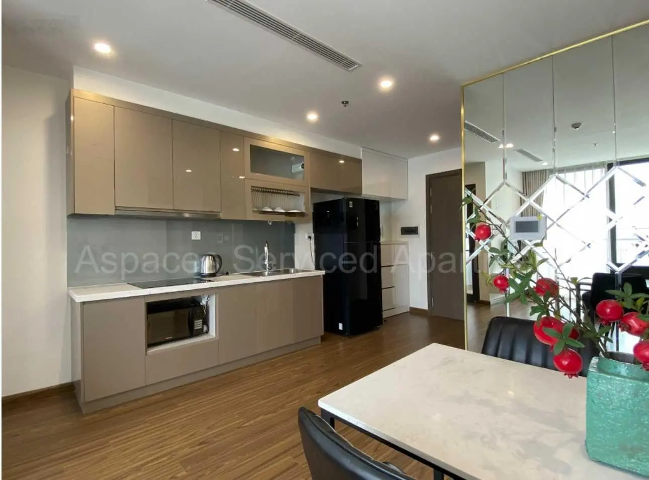Bán gấp căn hộ Vinhomes West Point 63m2, giá 5,75 tỷ, chung cư Việt Đức Complex, 2PN 2WC
