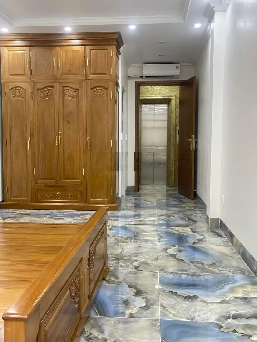 Nhà phố Trần Duy Hưng 18.5 tỷ 40m2 6 tầng thang máy. MT 3.7 mét. Nội thất đẹp, ô tô tránh