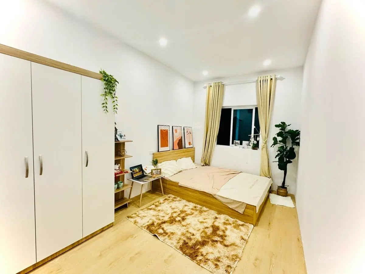 Nguyễn Chí Thanh. Nhà đẹp, ngõ thông tứ tung, gần ô tô tránh, ra phố chỉ vài chục mét