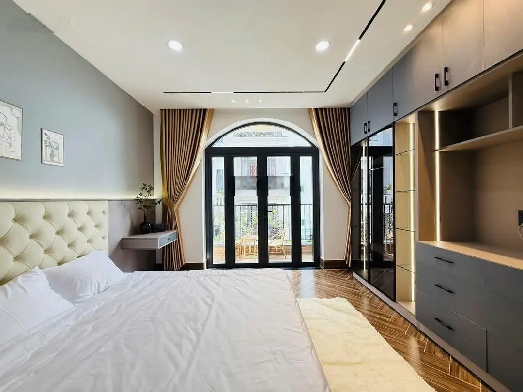 Bán gấp nhà Nguyễn Hiền P3, Q3, gần THCS Bàn Cờ giá 5tỷ040 DT 91,8m2 (5,4x17m) còn HĐ thuê 33 tr/th