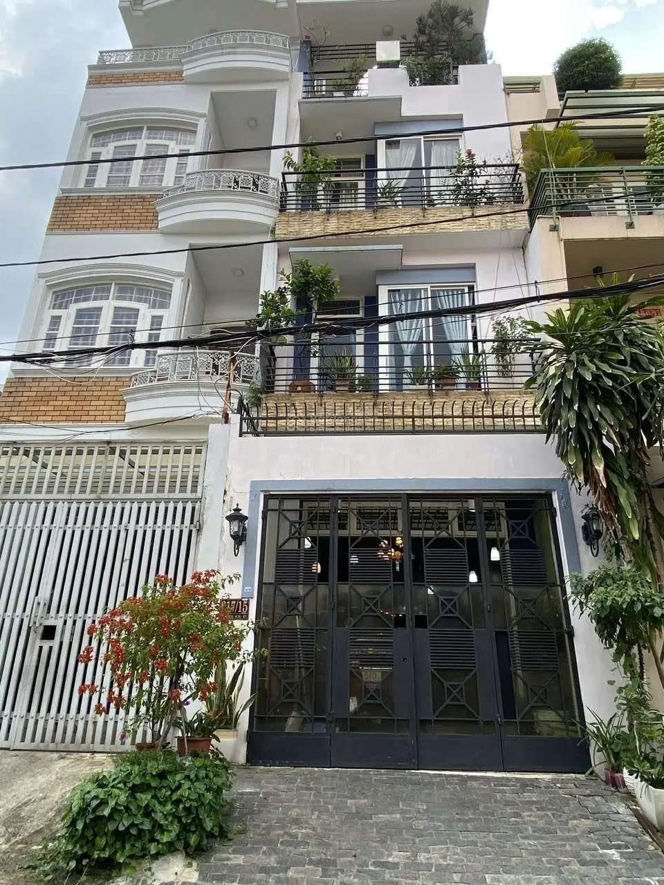 Bán nhà 1 Trục thẳng Nguyễn Gia Trí (D2 cũ) p.25 Bình Thạnh, 4x18, 4 Tầng, 5 PN. Siêu vị trí