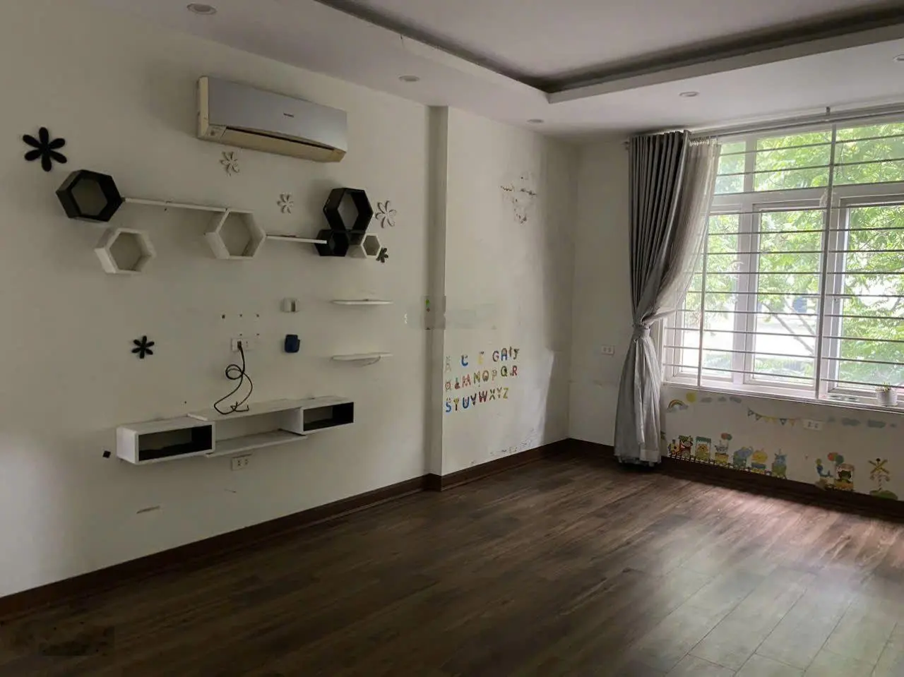 Mình cần bán nhà lk kđt Văn Phú Hà Đông hoàn thiện có hố chờ thang máy