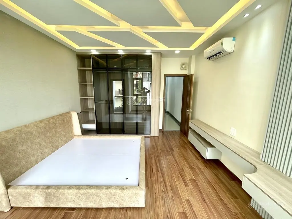 Nguyễn văn cừ 6 tầng - tháng máy - gara ô tô - full nội thất nhập khẩu - diện tích 63m2 rất rộng