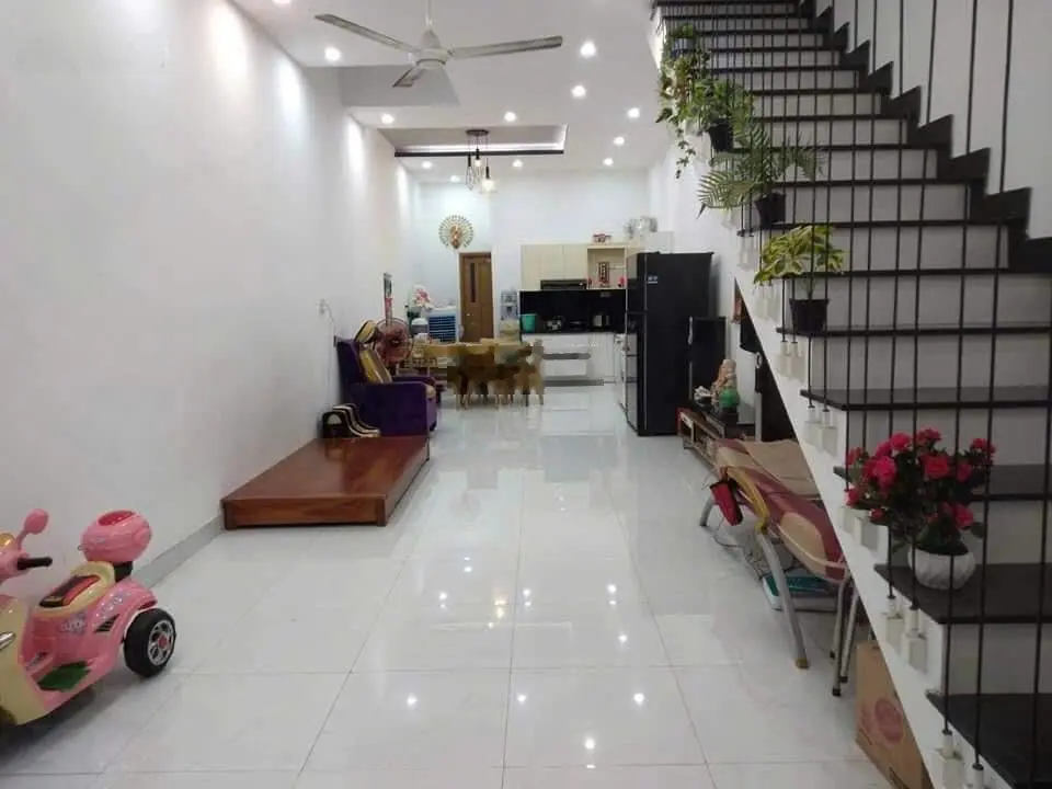 Bán nhà 3 tầng MT đường Phạm Quang Ảnh gần Võ Văn Kiệt, giá 7 tỷ có bớt. LH: 0942992361