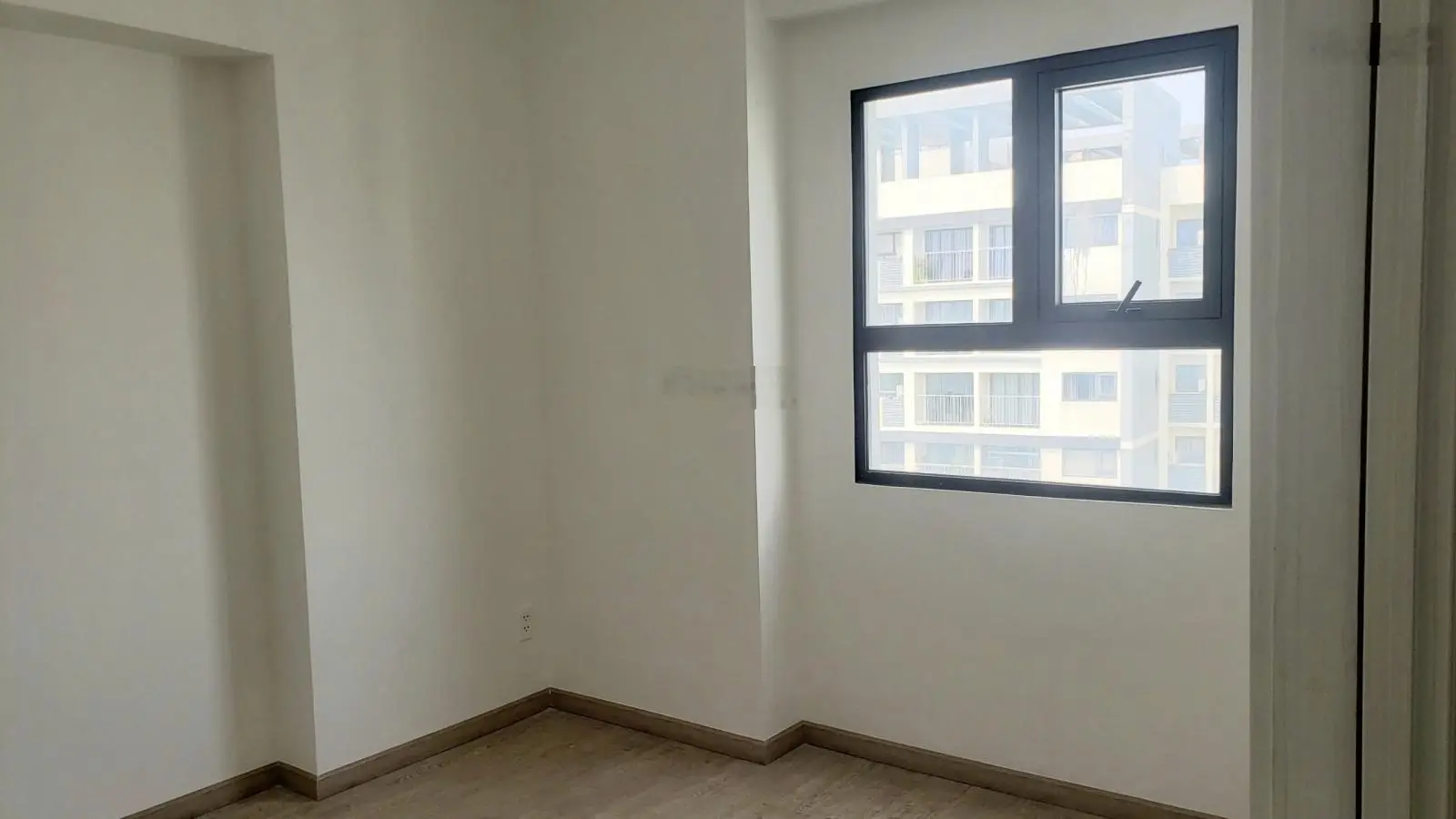 Chủ cần tiền Bán gấp căn góc 3 PN 2 ban công giá tốt nhất thị trường 2t080 nhà mới 100% view đẹp