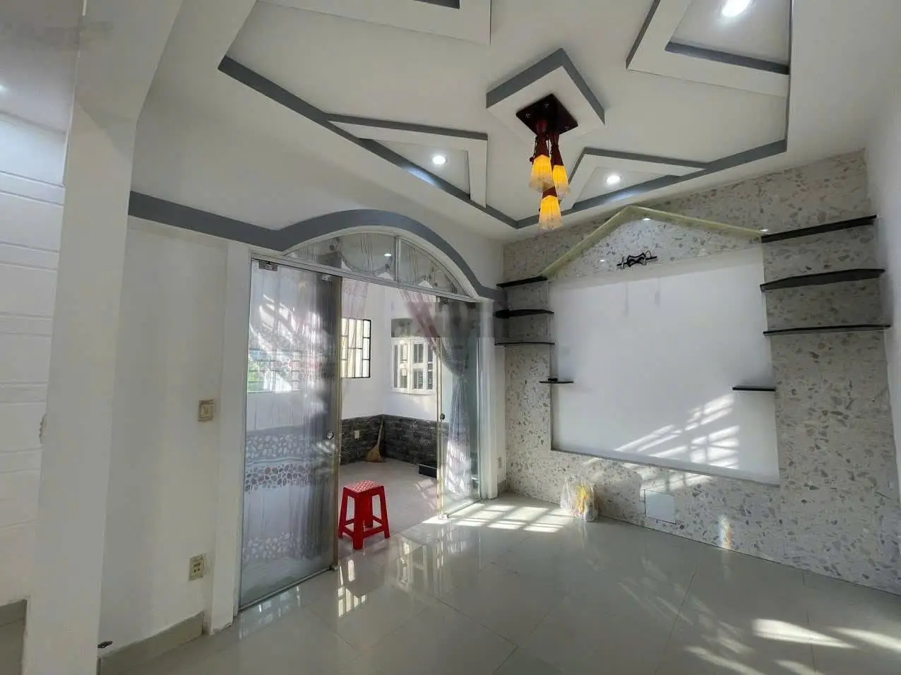 Kẹt tiền gấp lắm bán căn nhà này , xây chắc 6x 17m 1 lầu bê tông cốt thép