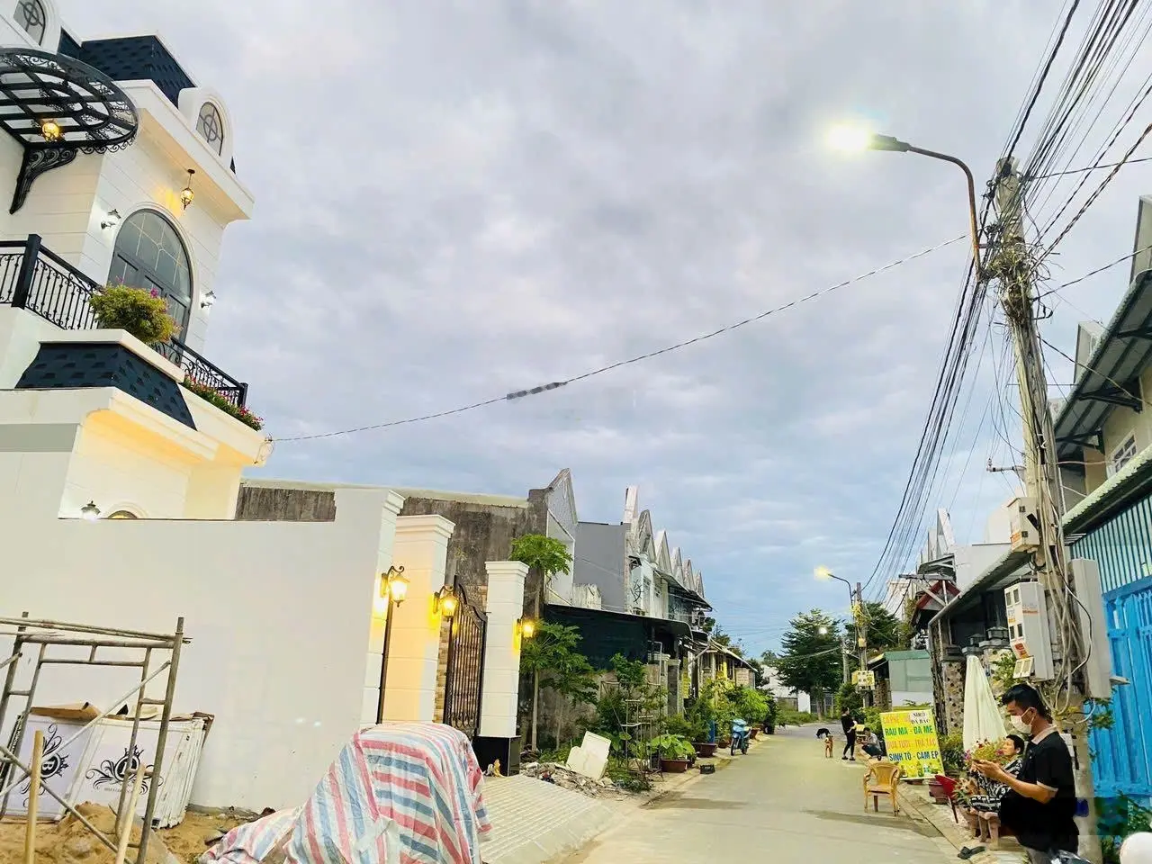 Tôi chính chủ bán nhà mới xây, sổ hồng riêng, sang tên ngay, cho trả góp