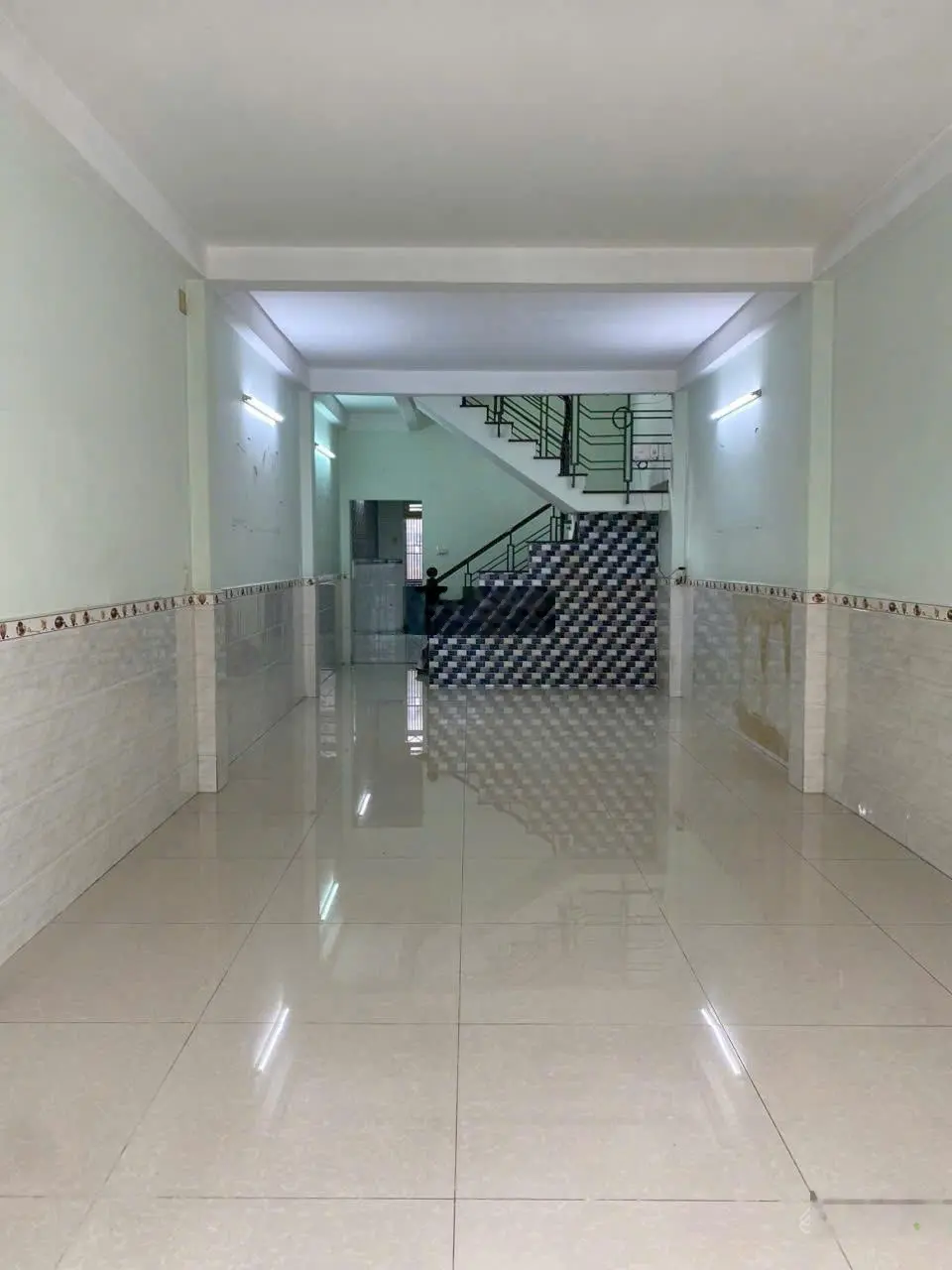 Nhà 4x25m 3 lầu, hẻm 45 Liên Khu 16 18, đường thông xe tải