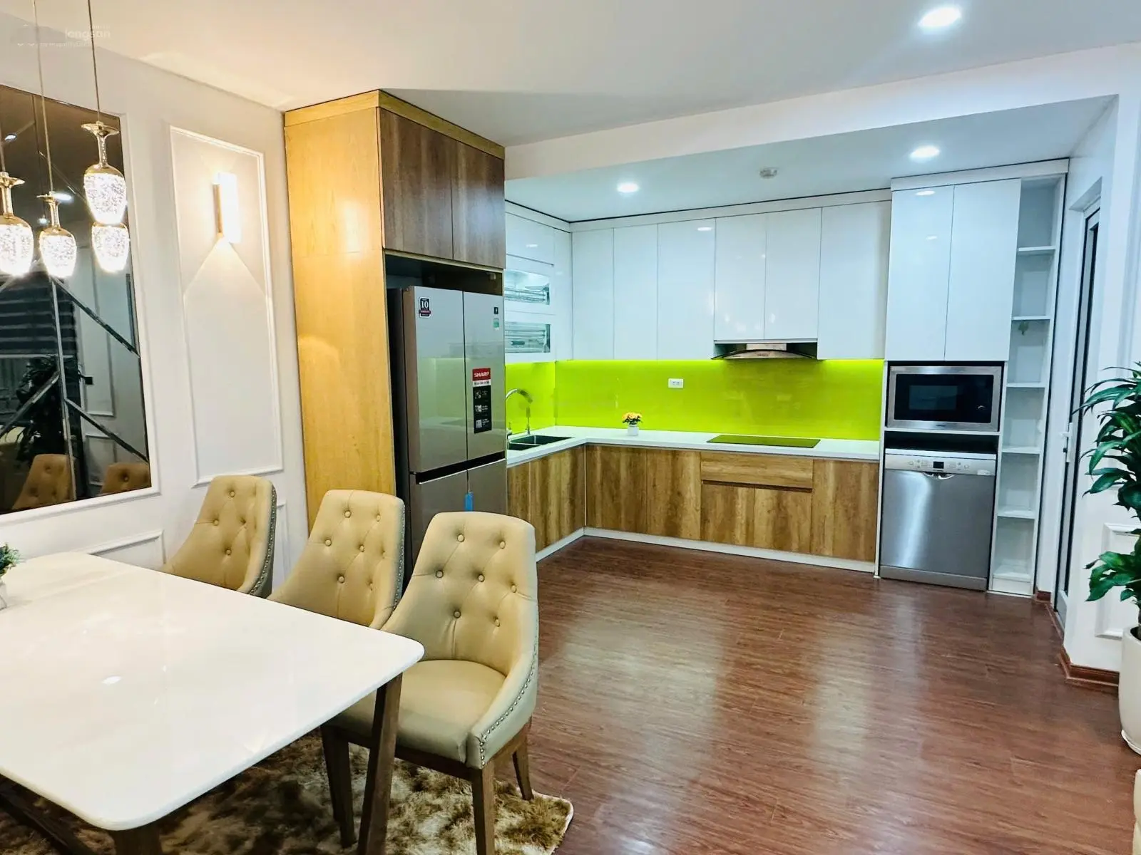 Bán gấp căn hộ 110m2, giá 8,7 tỷ, chung cư Royal City, 2PN 2WC