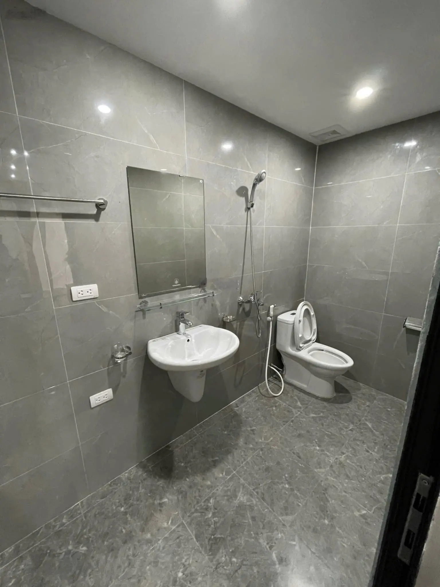 Bán nhà cách phố 10m, ô tô tránh, dòng tiền, Vũ Trọng Phụng, Thanh Xuân 100m 9 tầng 32 tỷ