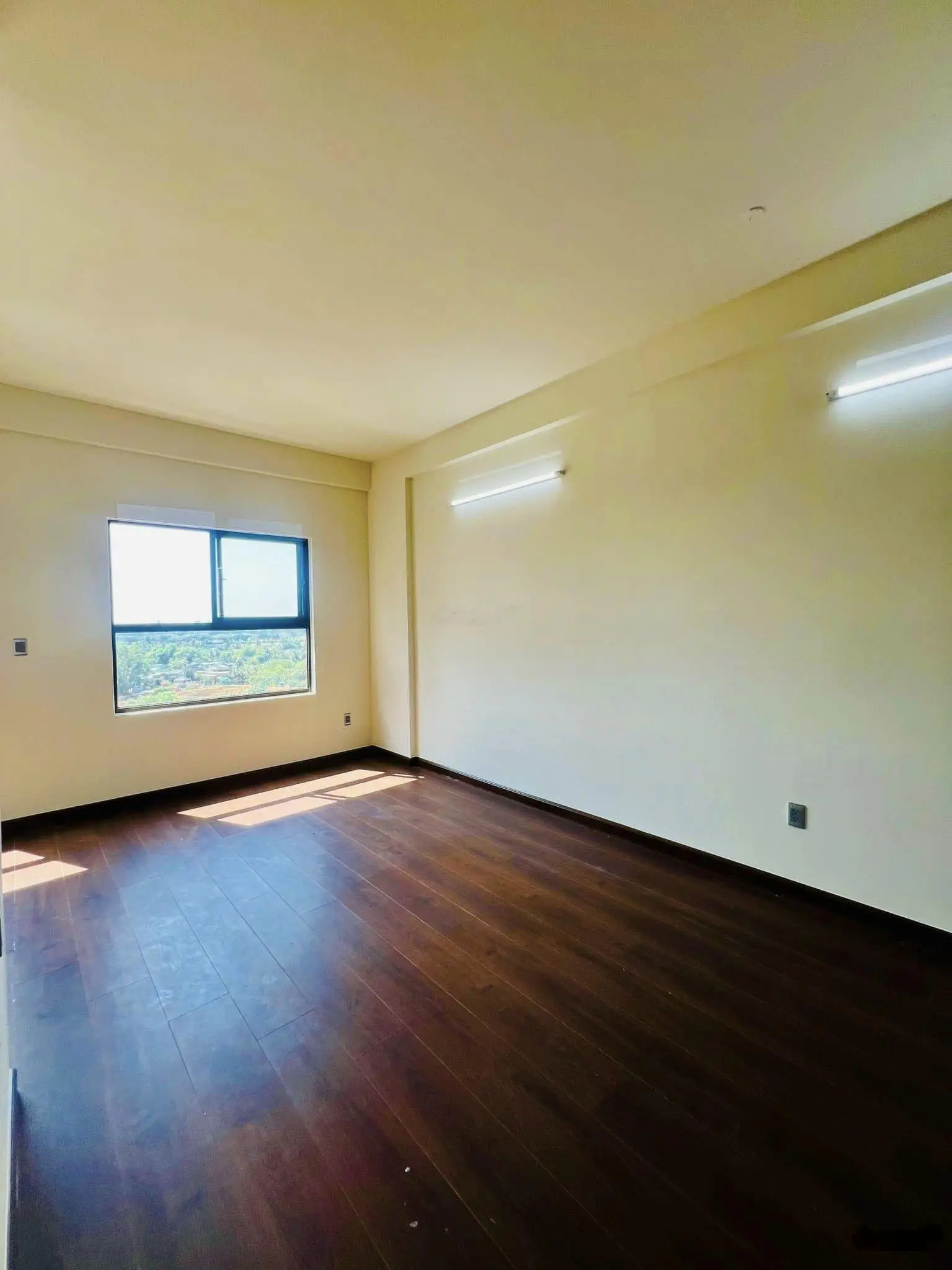 Cần bán căn hộ Ehome Southgate nhà mới 51m2 hướng đông nam giá chỉ 1,1 tỷ. LH: 0906 499 ***
