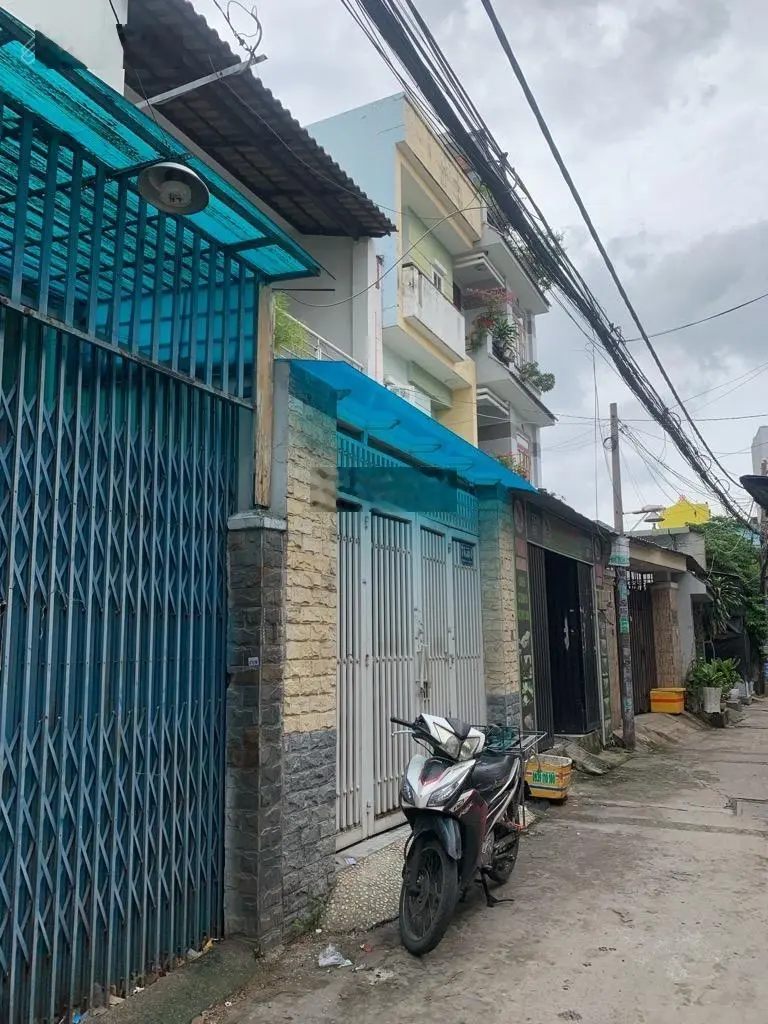 Giảm 1,2 tỷ - Hẻm xe hơi - 2 Tầng - 4,3M x 19M - Ngay coop mart - Gần Trường Chinh, Ga metro số 2