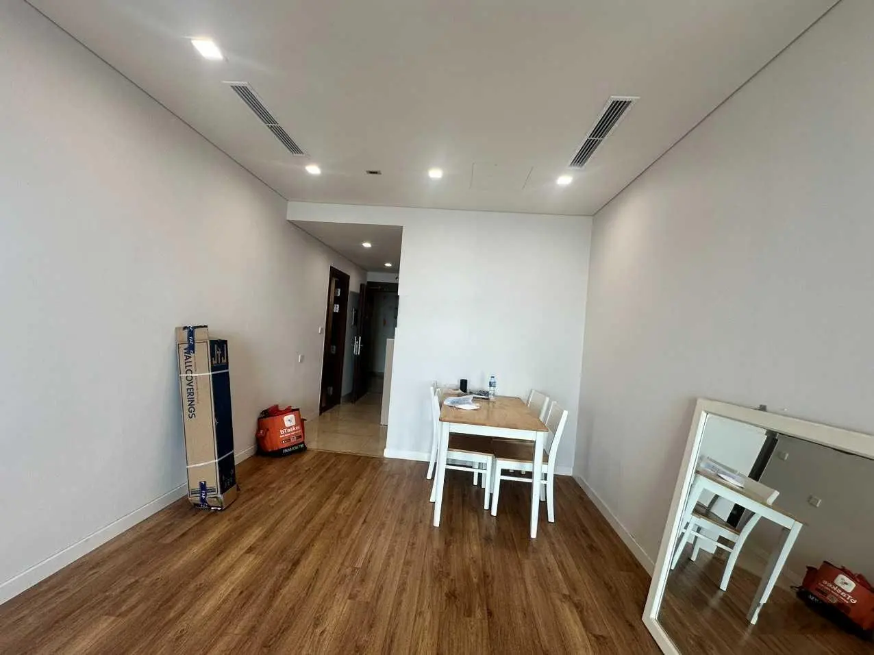 Chính chủ bán căn hộ 3PN căn góc 86m2 tầng Trung full nội thất có sổ đỏ lâu dài sãn sàng mua bán