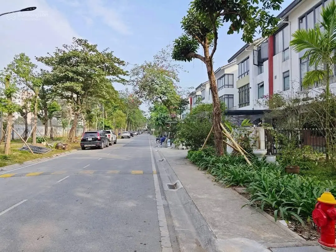 Bán bt gamura. lô góc 3 thoáng, dt,191m x 4 tầng. 5 ngủ. wieu vườn hoa. sổ vuông. giá, 59 tỷ