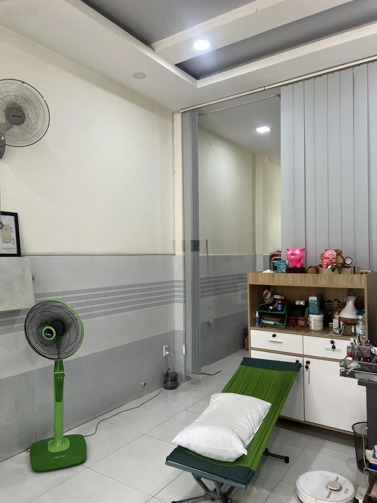 Nhà 1 trệt 2 lầu, 1 xẹt đường Gò Cát , đường rộng 12m, giá 5tỷ650