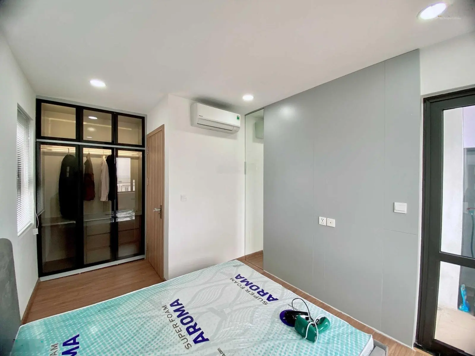 Chính chủ cần bán gấp căn 2PN, tòa L3. Diện tích 57m2, giá bán 2.9 tỷ Le Grand Jardin