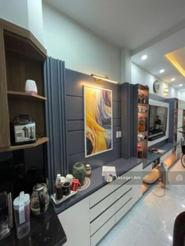 Chính chủ bán gấp nhà 4 tầng DT 33m2, ngõ 211 Bát Khối, nông, gần phố, giá chỉ 5,6 tỷ