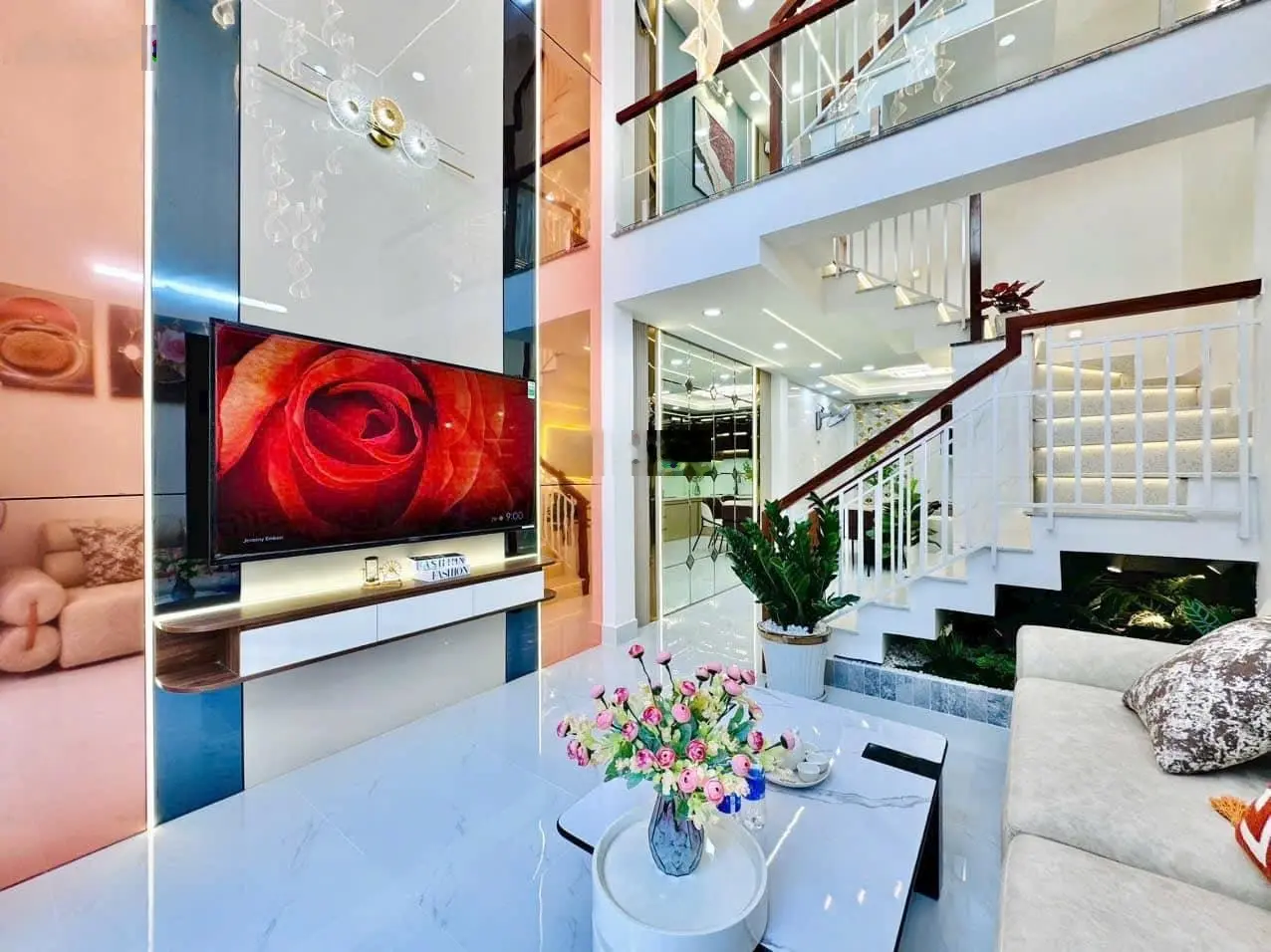 NHÀ NGỘPPP NGAY MẶT TIỀN Đ.BÙI VĂN THÊM P9 Phú Nhuận DT: 60m2 Giá 2ty3 .Có HĐ cho thuê 14tr/1th