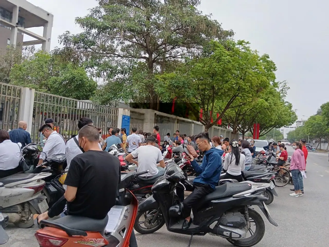 Chân chung cư -- siêu kinh doanh -- nhìn metro hà đông - sát quận uỷ -- giá đầu tư bay trong tuần