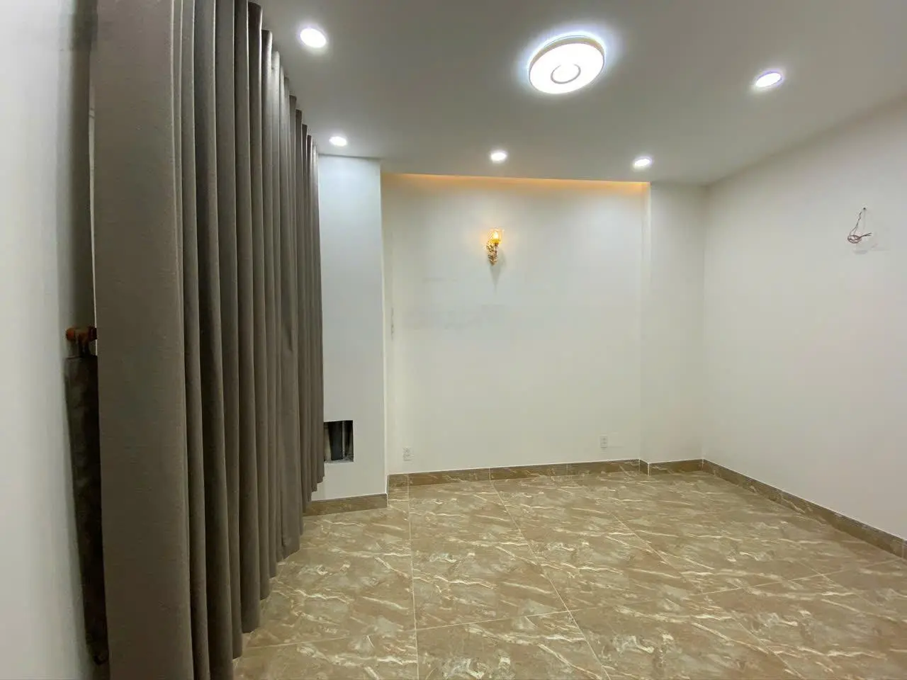 Nhà 5 lầu có thang máy - Khu bên sông Đường 17 Phạm Văn Đồng, Hiệp Bình Chánh - sát TTTM Gigamall