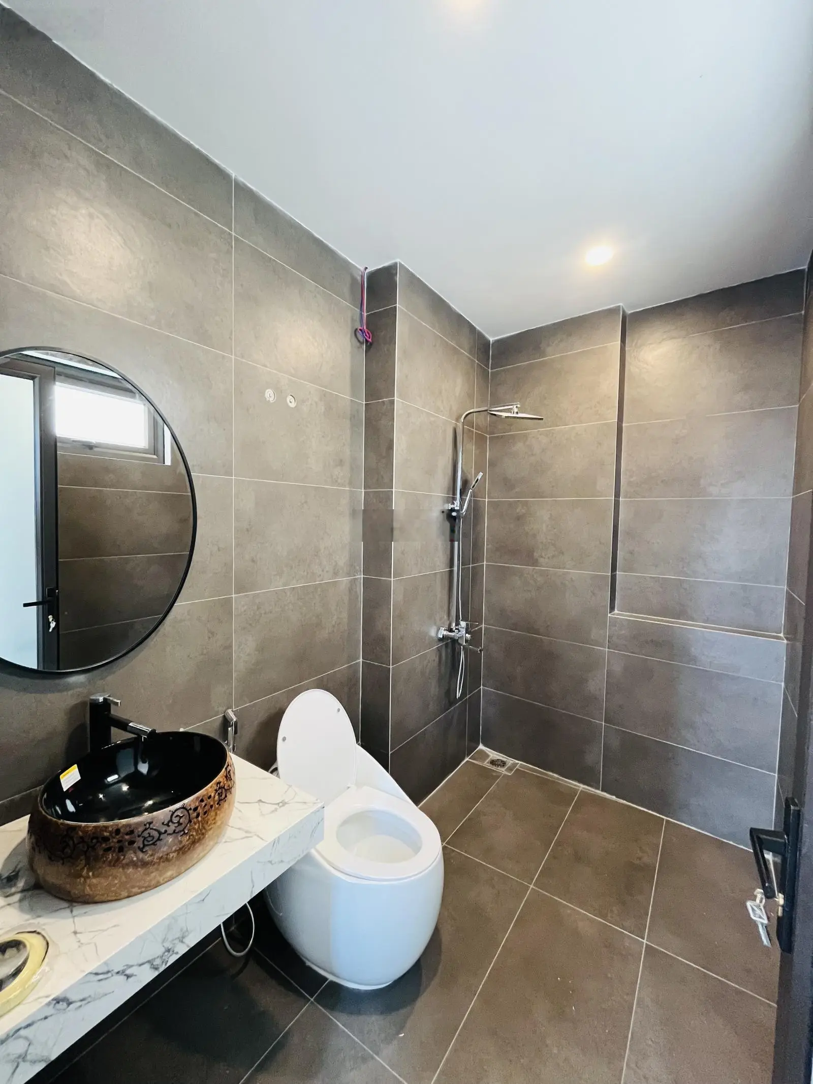 Lạc Long Quân toà nhà 7 tầng thang máy lô góc view thoáng 51m2 mặt tiền 5.7m