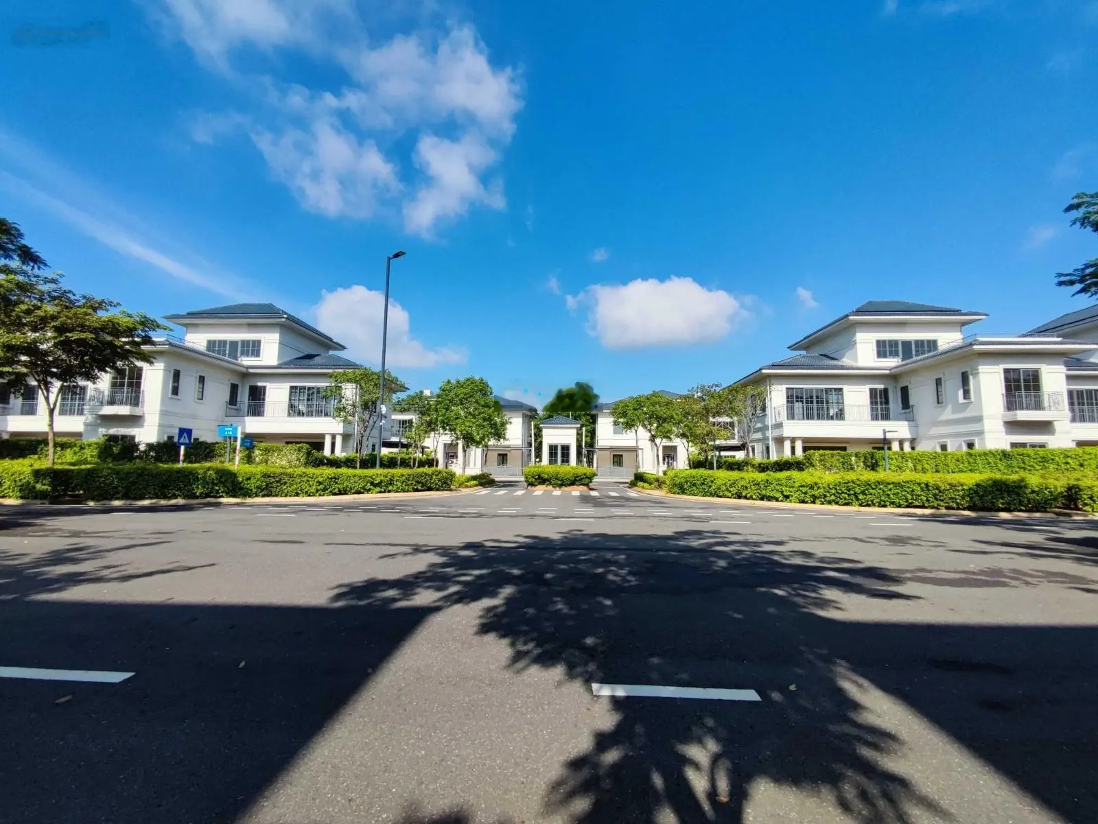 Bán nhanh BT song lập 2 mặt thoáng từ 12 tỷ, DT 210m, zone 8 full thuế phí. LH 0901 088 ***