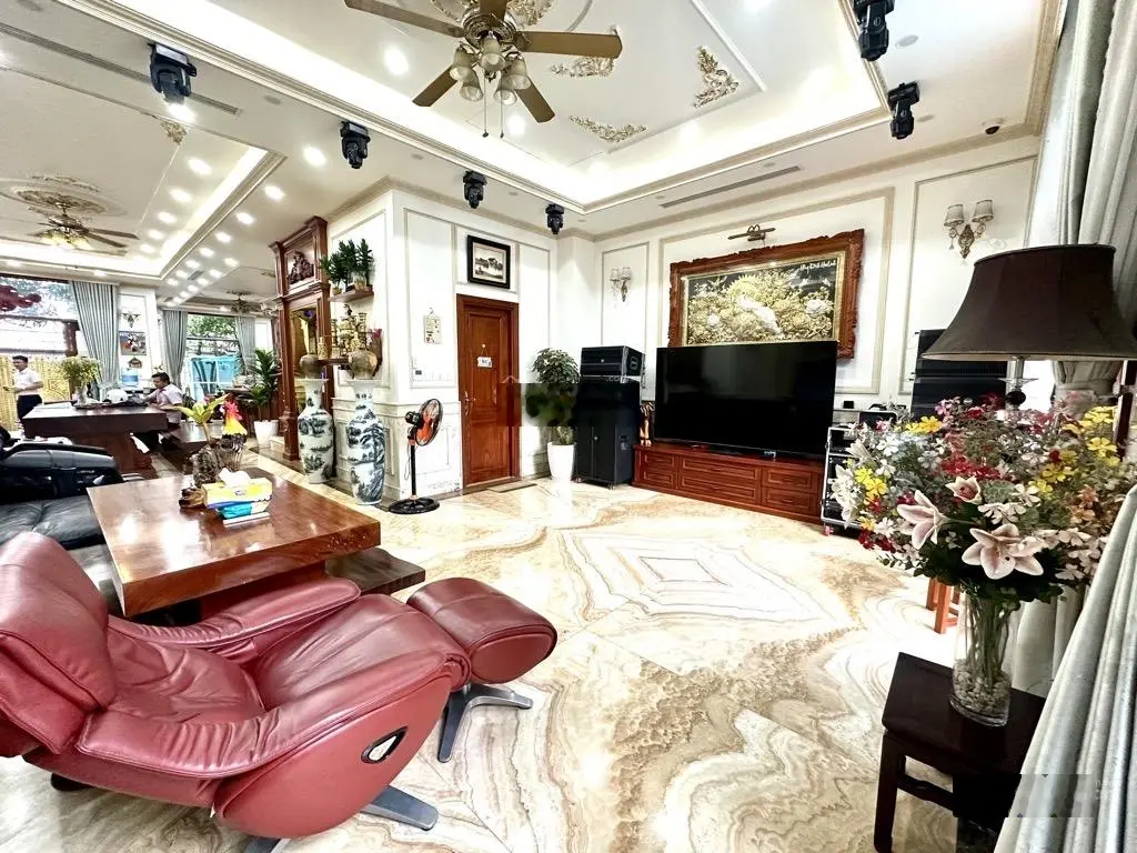 Biệt thự cao cấp KDC Nam Hoà, Phước Long A, 160m2, ngang 8m, đường 12m, 18 tỷ
