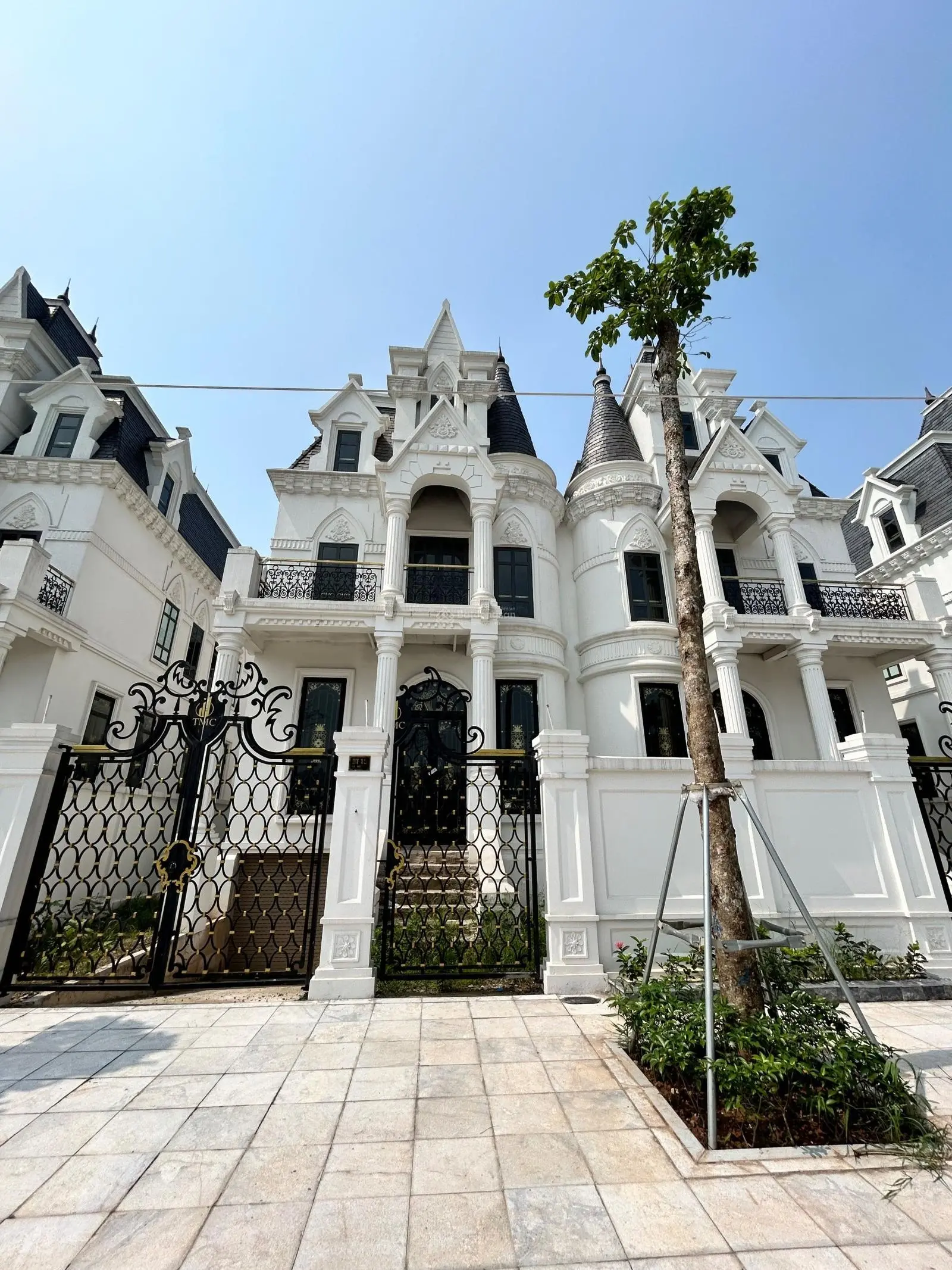 BÁN BIỆT THỰ JADE DUY NHẤT 45 TỶ 180M2 - KHU GIÀU, BẢO VỆ 24/7 , NHIỀU TIỆN ÍCH