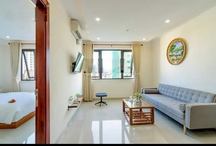 Bán toà khách sạn & căn hộ mặt tiền đường lê thước vị trí sát biển .