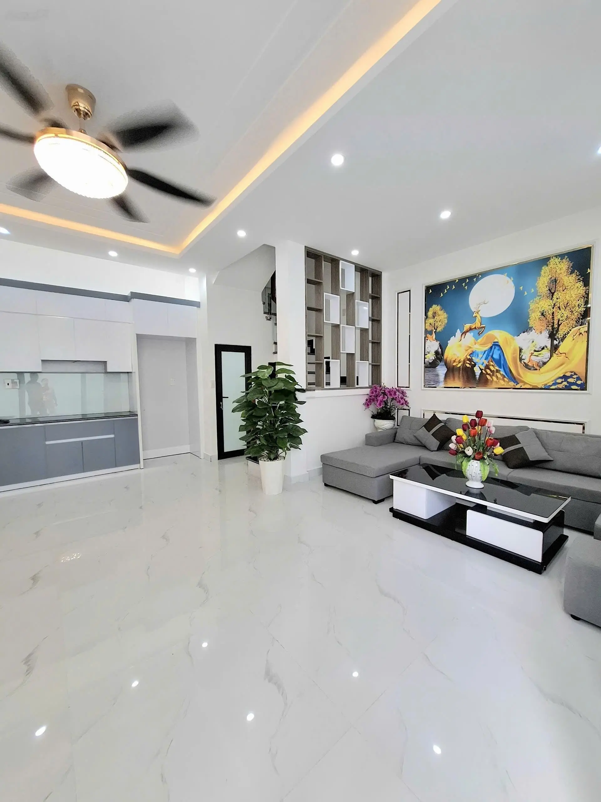 CỰC HÓTT! Siêu Phẩm Nhà Sân Cồng xây mới tại Phố VĂN CAO, Xe đỗ trong sân