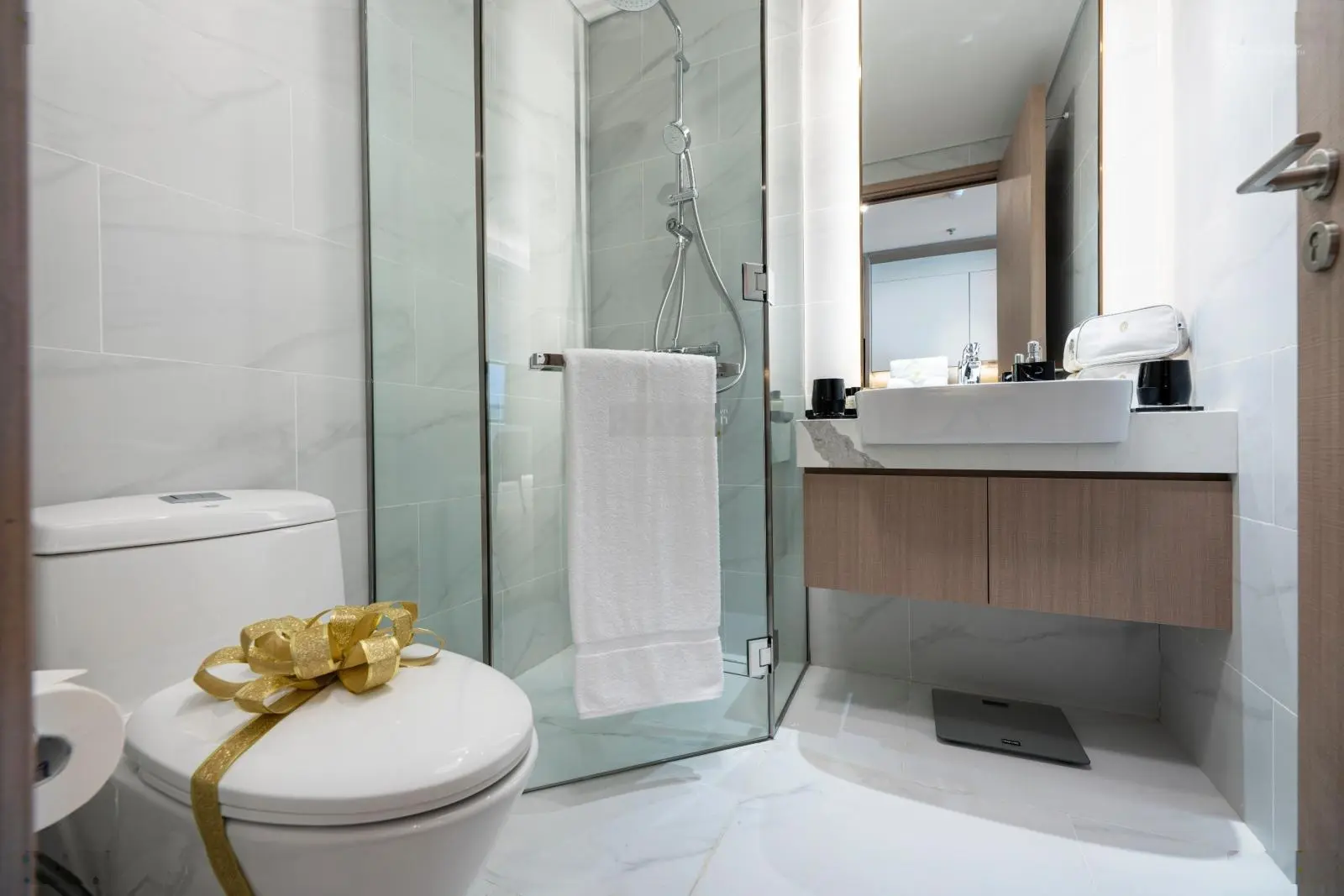 Chủ đi nước ngoài định cư cần nhượng lại căn hộ mới, đẹp sát sông Đà Nẵng. View sông Hàn, thành phố