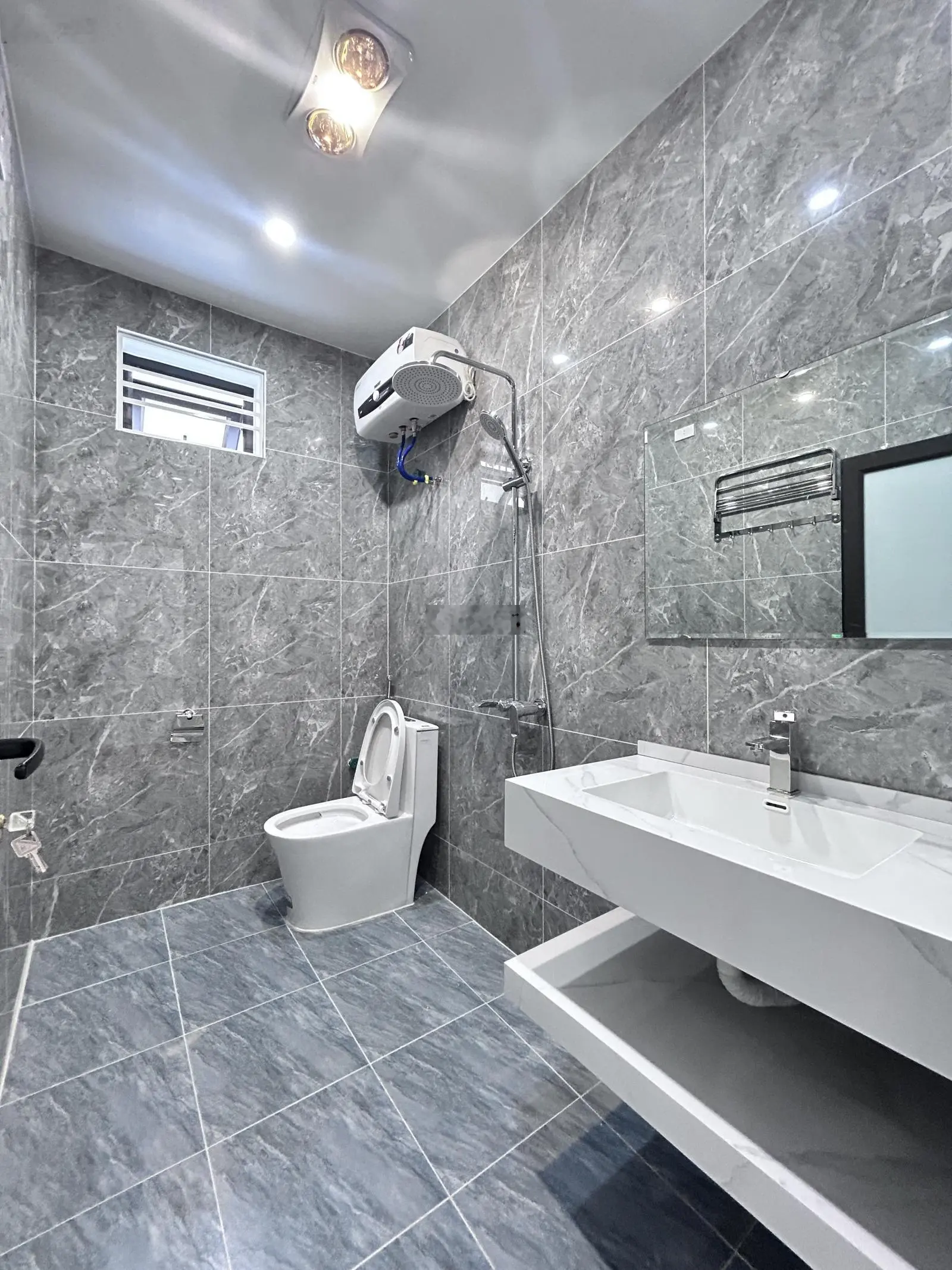 Nhà khu vực đường Đà Nẵng. Xây mới, độc lập ô tô vào đỗ tận nhà